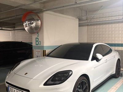 PORSCHE PANAMERA - 1