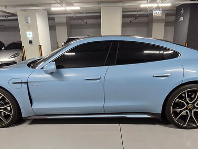 PORSCHE TAYCAN - 1