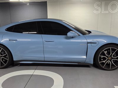 PORSCHE TAYCAN - 3