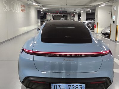 PORSCHE TAYCAN - 4