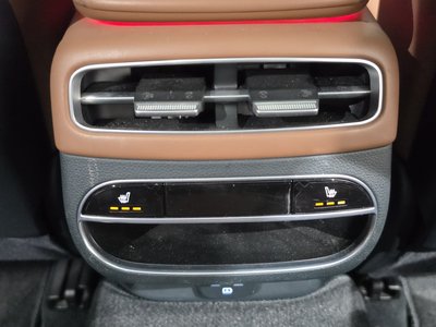 2021 Genesis GV70 thumbnail 32