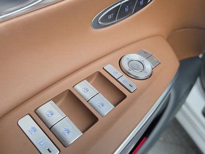 2021 Genesis GV70 thumbnail 28