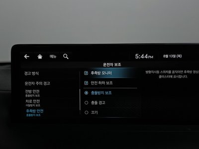 2021 Genesis GV70 thumbnail 33