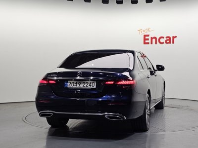 MERCEDES-BENZ E-CLASS - 4