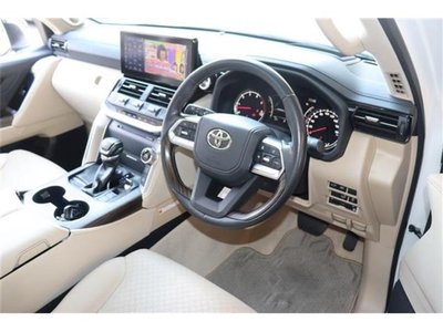 TOYOTA LAND CRUISER 300 - 9