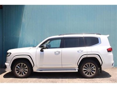 TOYOTA LAND CRUISER 300 - 5