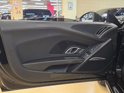 AUDI R8 - 8