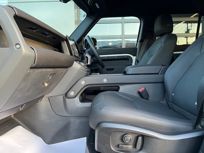 LAND ROVER DEFENDER - 7