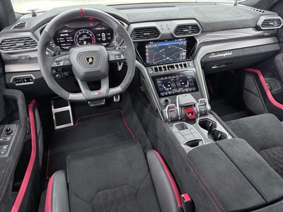 LAMBORGHINI URUS - 4