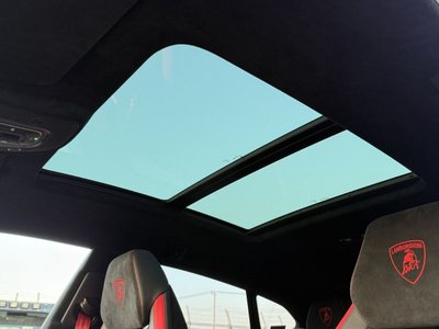 LAMBORGHINI URUS - 3