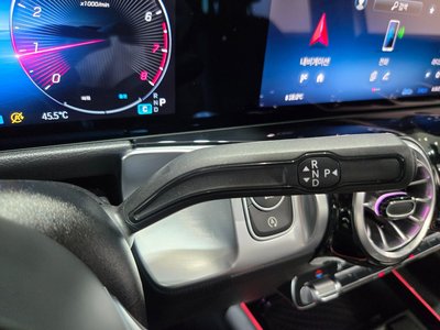 MERCEDES-BENZ GLB - 9