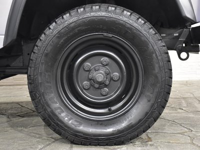 LAND ROVER DEFENDER - 7