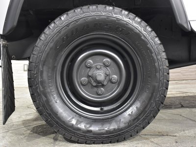 LAND ROVER DEFENDER - 8