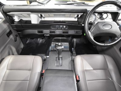 LAND ROVER DEFENDER - 6