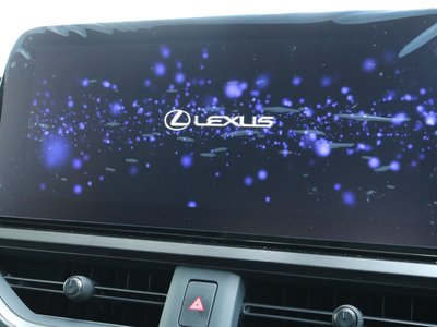 صورة مصغرة 15 لـ 2023 Lexus UX
