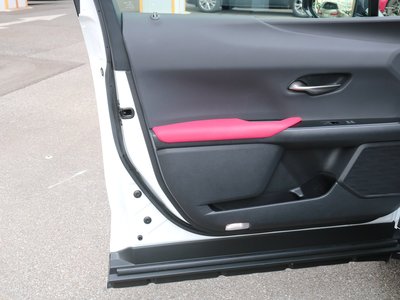 صورة مصغرة 31 لـ 2023 Lexus UX