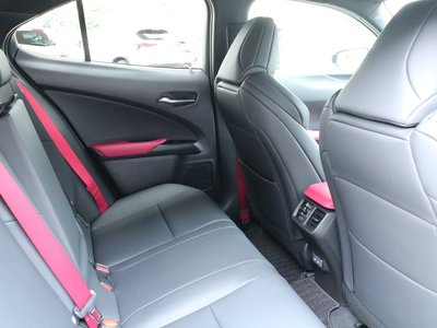 صورة مصغرة 30 لـ 2023 Lexus UX
