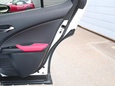 صورة مصغرة 34 لـ 2023 Lexus UX