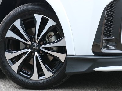 صورة مصغرة 13 لـ 2023 Lexus UX