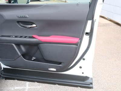 صورة مصغرة 33 لـ 2023 Lexus UX