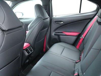 صورة مصغرة 40 لـ 2023 Lexus UX