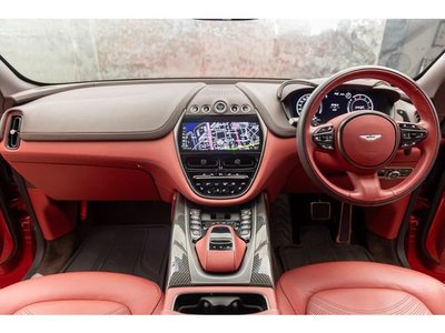 ASTON MARTIN DBX - 2