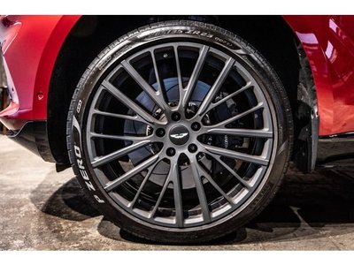 ASTON MARTIN DBX - 8