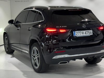 MERCEDES-BENZ GLA - 2
