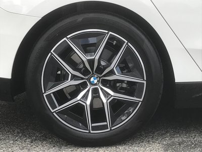 2025 BMW 5 SERIES 缩略图 16