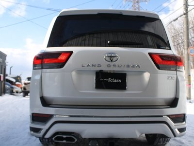 TOYOTA LAND CRUISER 300 - 7