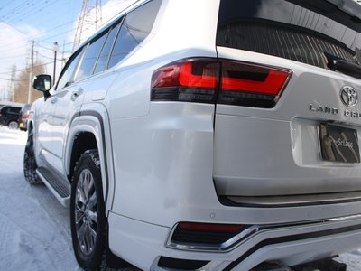 TOYOTA LAND CRUISER 300 - 8