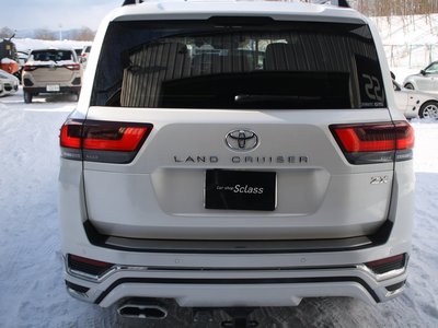 TOYOTA LAND CRUISER 300 - 6