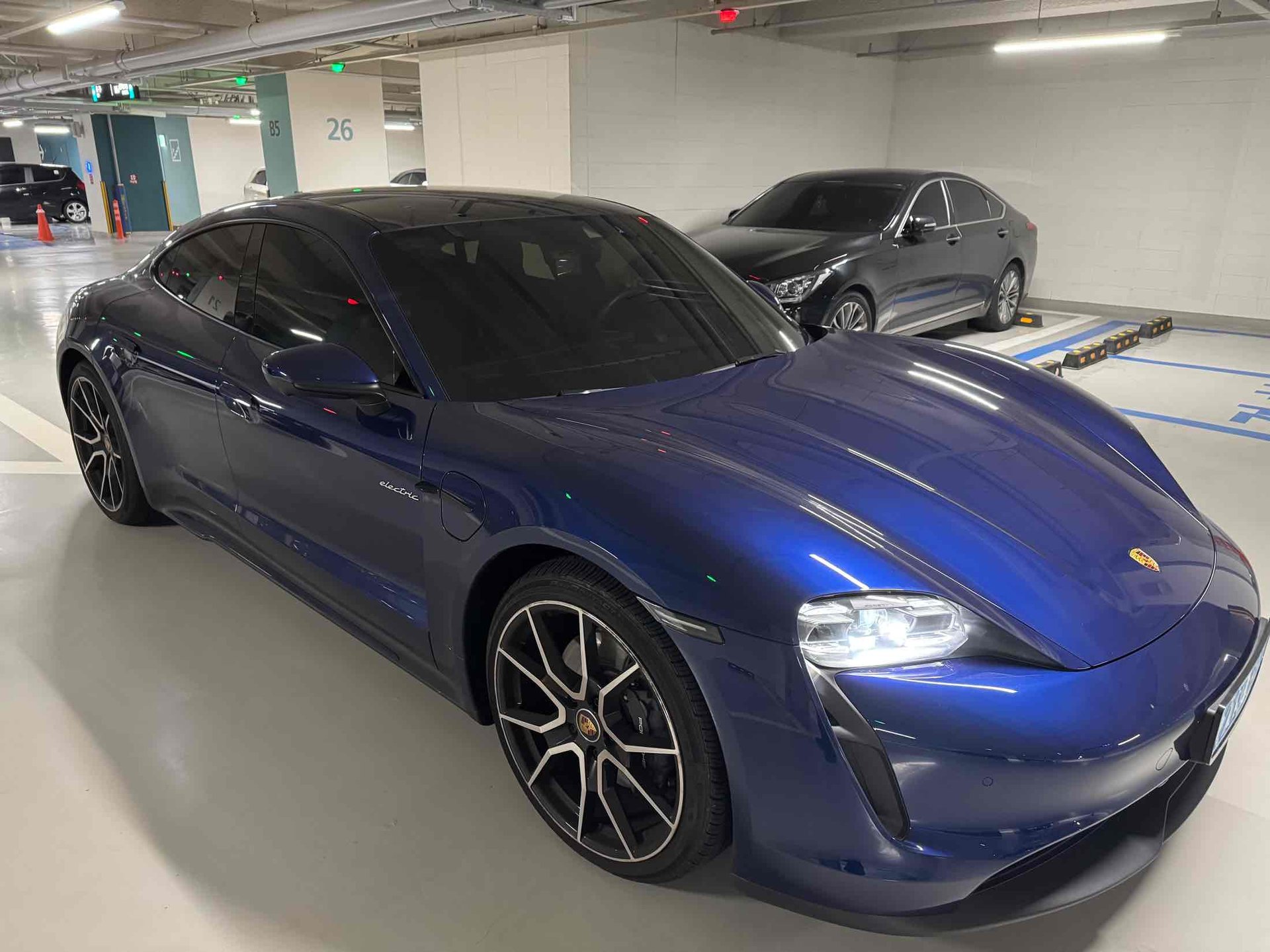 PORSCHE TAYCAN - View 1