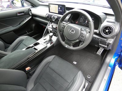 2025 Lexus IS 缩略图 18