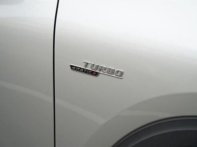 MERCEDES-BENZ GLA - 8