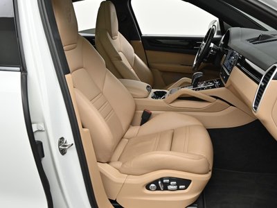 PORSCHE CAYENNE - 10