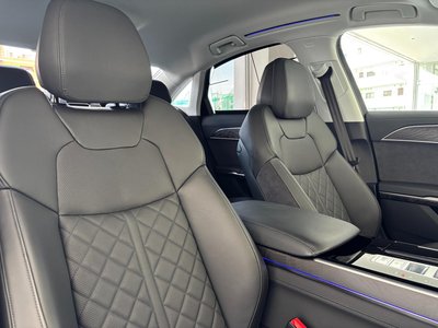 2024 AUDI A8 — миниатюра 19