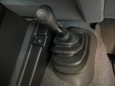 TOYOTA LAND CRUISER 70 - 6
