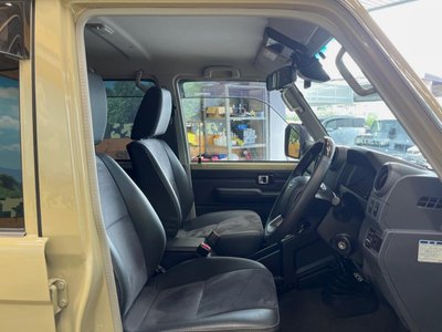 TOYOTA LAND CRUISER 70 - 8
