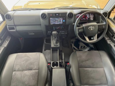 TOYOTA LAND CRUISER 70 - 2