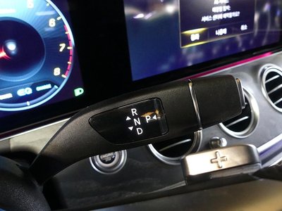 MERCEDES-BENZ E-CLASS - 9