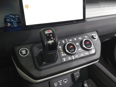 LAND ROVER DEFENDER - 9