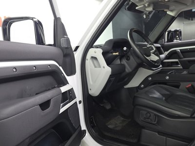 LAND ROVER DEFENDER - 10