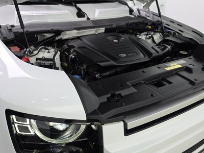 LAND ROVER DEFENDER - 7