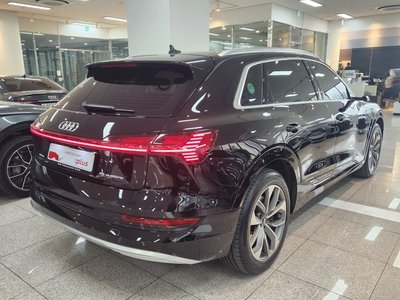 AUDI E-TRON - 3