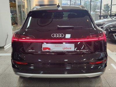 AUDI E-TRON - 4