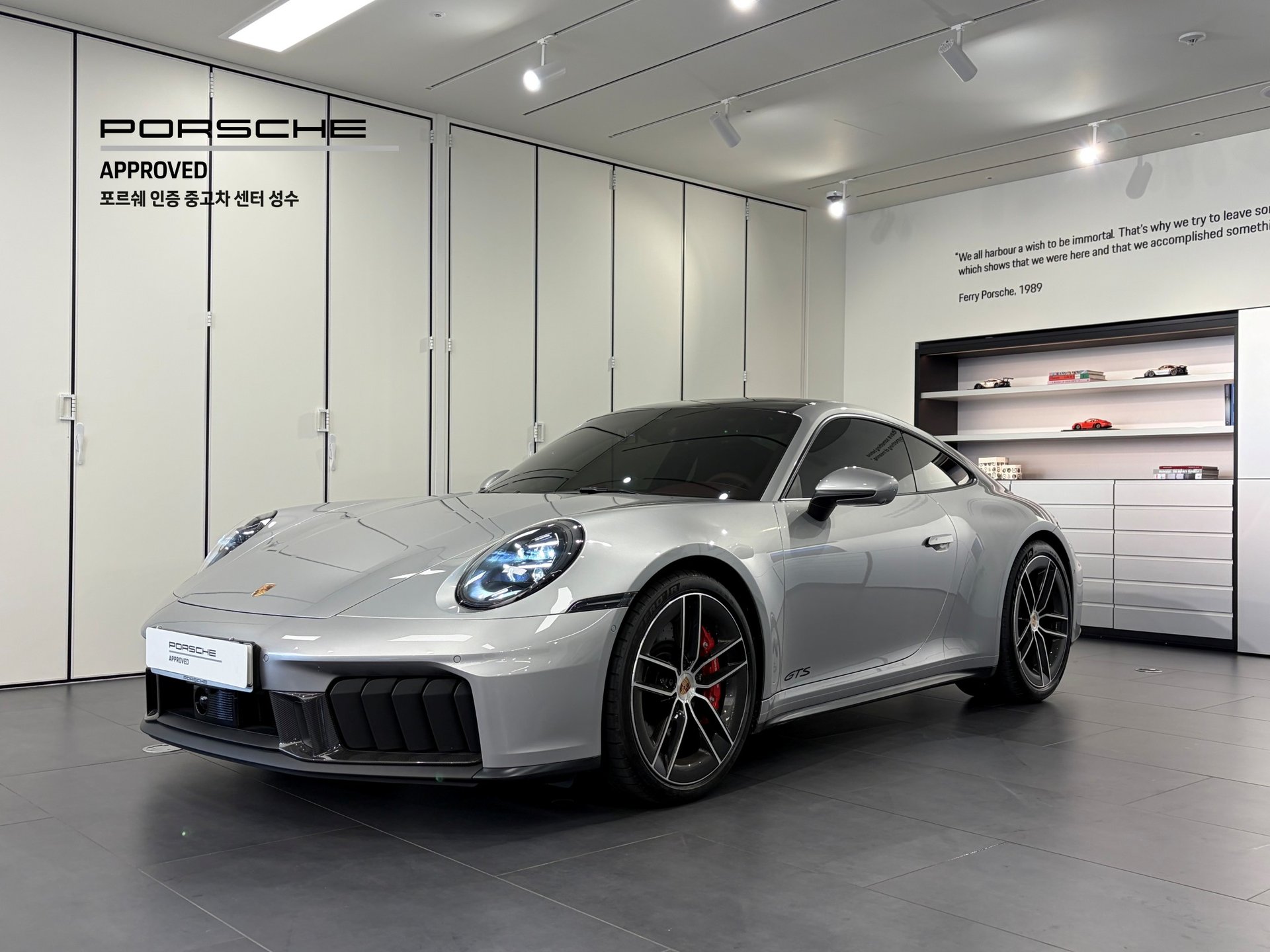 PORSCHE 911 - View 1