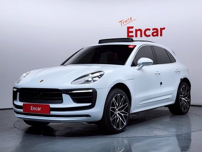 PORSCHE MACAN - 1