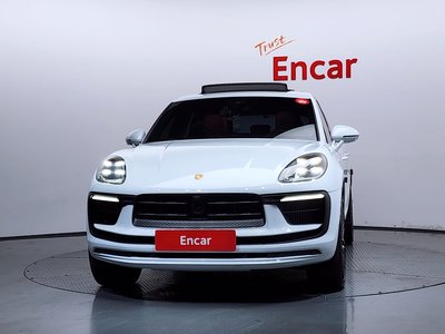 PORSCHE MACAN - 2