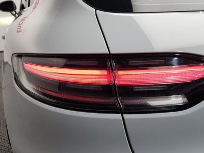 PORSCHE MACAN - 10